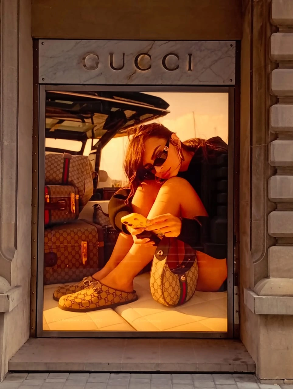 lighbox gucci